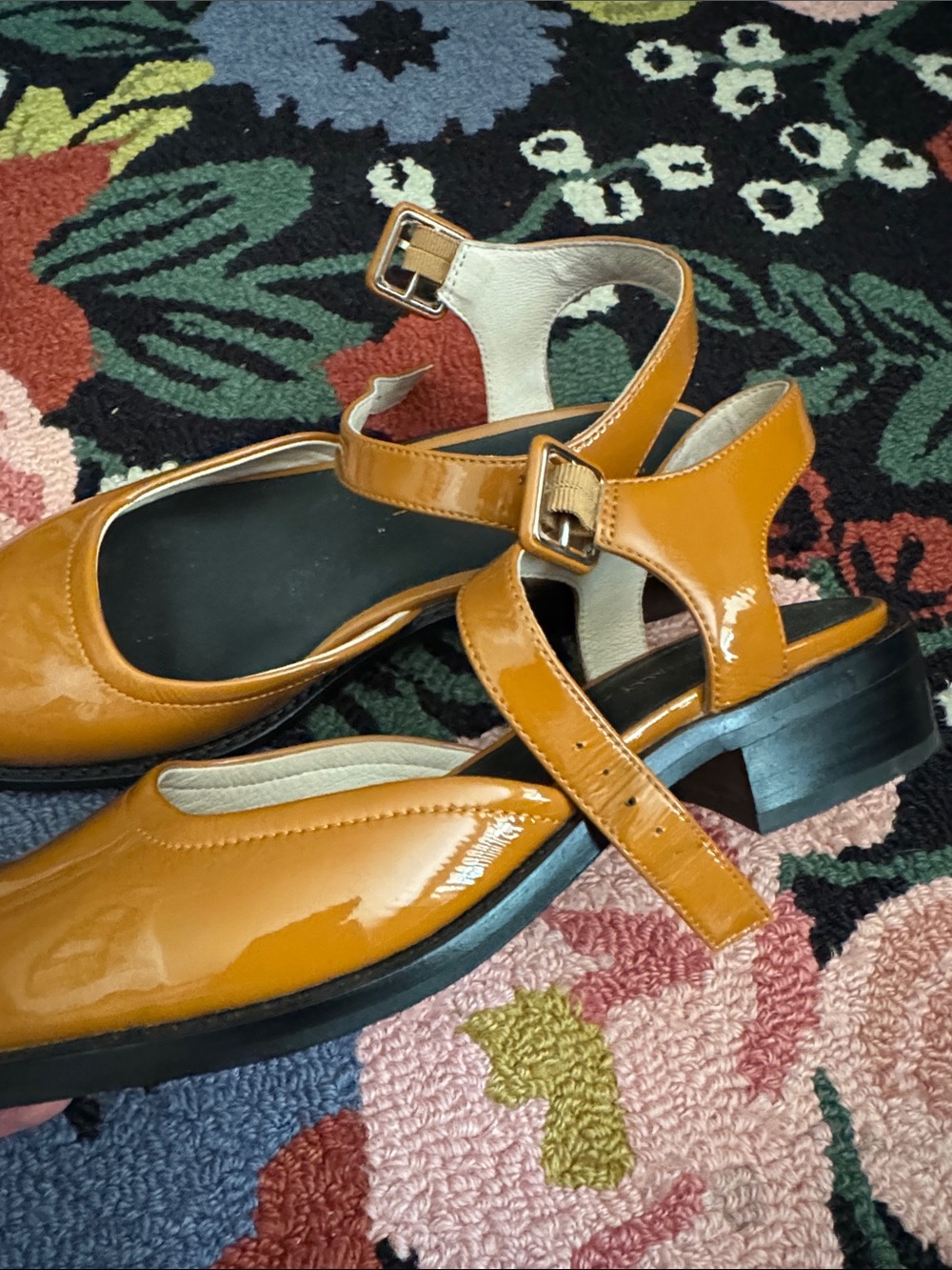 INTENTIONALLY BLANK “super” patent leather mary jane low heel in cider SIZE 8 - Picture 5 of 5